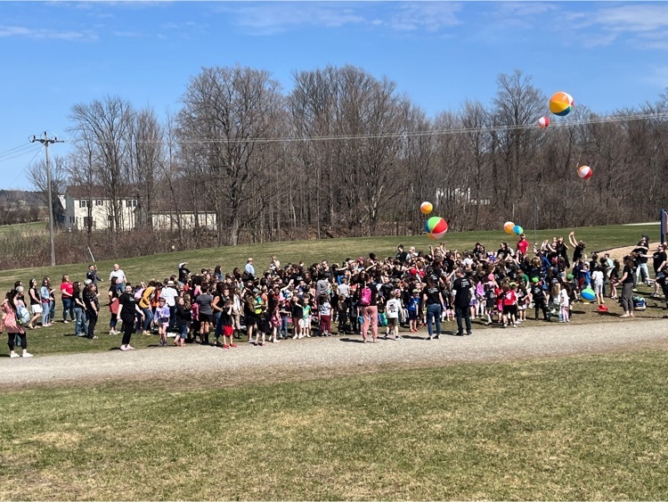 Beach balls everywhere !